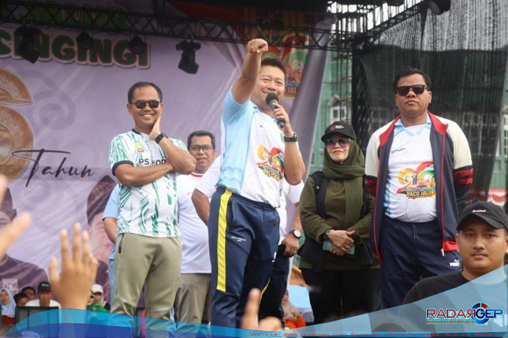 Bupati Suhardiman Amby Resmi Buka Festival Pacu Jalur HUT ke-26 Kuansing